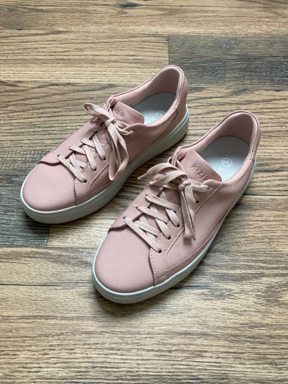 Kizik Pink Low Top Sneakers Women’s 10 Men’s 8.5 Lace Up Casual Shoes